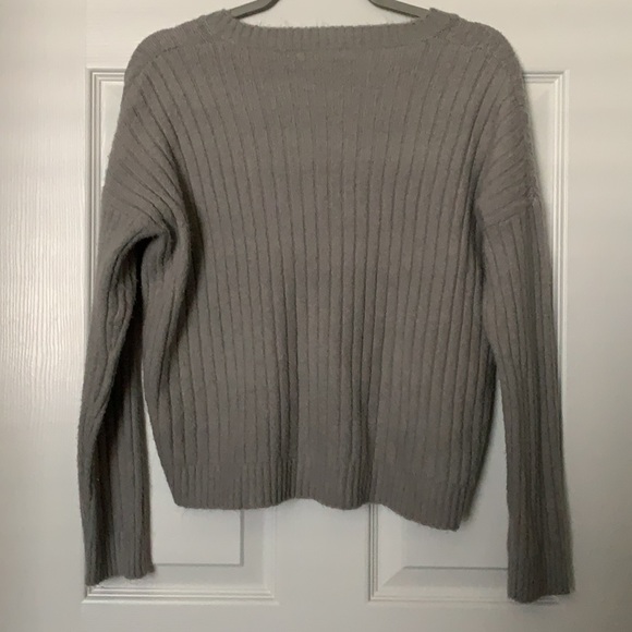 sweater - Picture 2 of 3